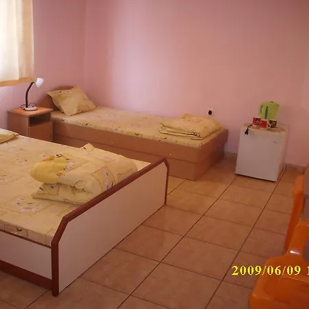 Konukevi Guest House Ravda *
