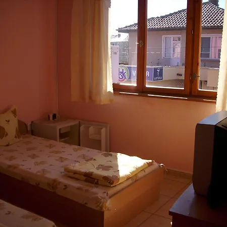 Guest House Ravda Konukevi