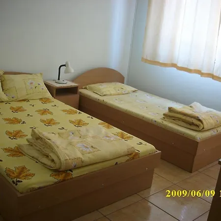 Konukevi Guest House Ravda *