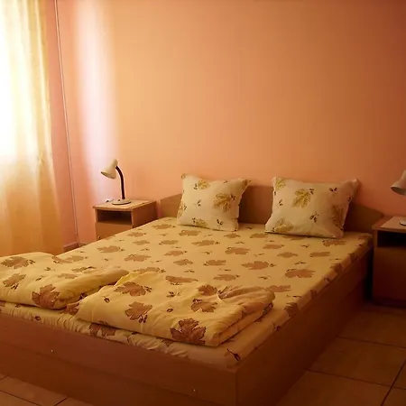 Konukevi Guest House Ravda *