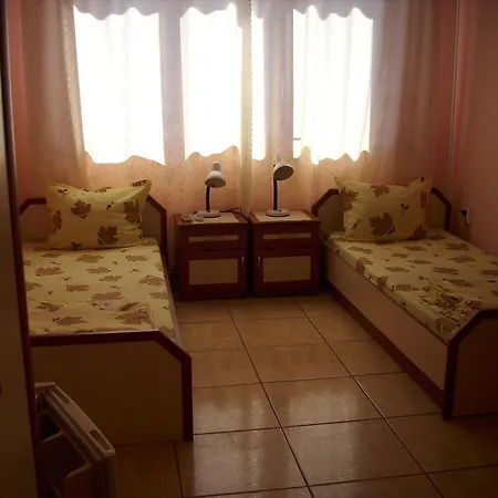 Guest House Ravda Konukevi